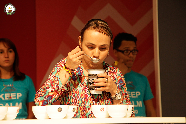 Angélica María Arroyave repite titulo de Catación en Expo EjeCafe 2016