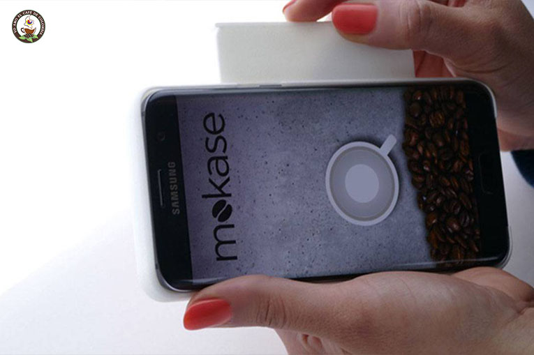 Mokase, La Primera Funda Que Te Hace El Café Con En El Móvil
